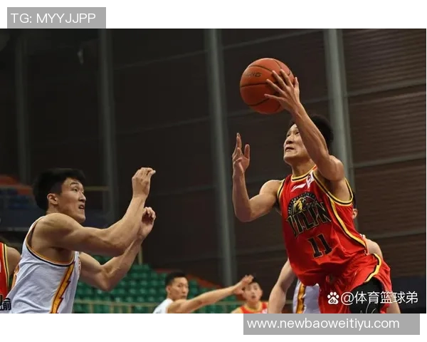 王洪泽表现抢眼10投6中斩获15分8篮板其中5个前场篮板助力球队