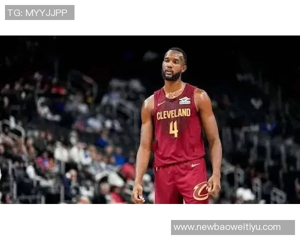 亨特分析莫布里与亚当斯的进攻风格差异及其对球队的影响